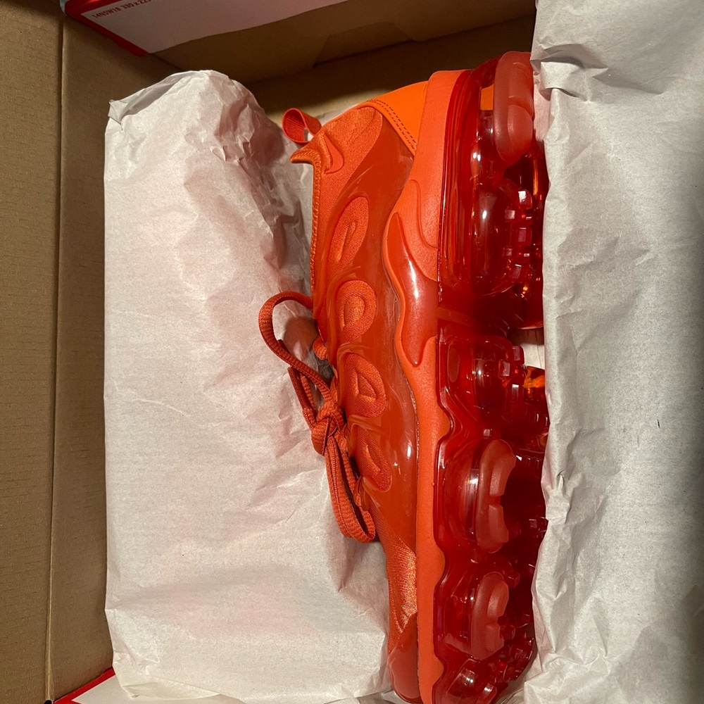 Nike Air Vapormax Plus in Cinnabar Orange